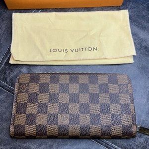 LOUIS VUITTON ZIPPY WALLET